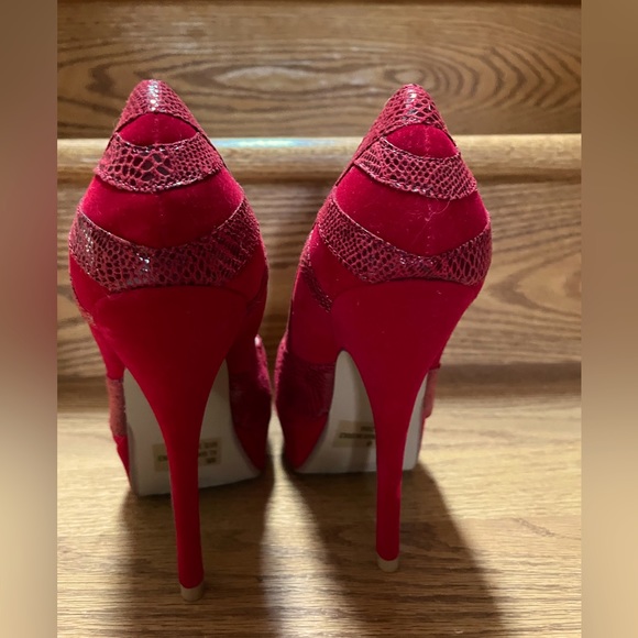 JustFab, Size 6 rich red velvet/leather like accents on 4 inch platform pumps. - Picture 7 of 7